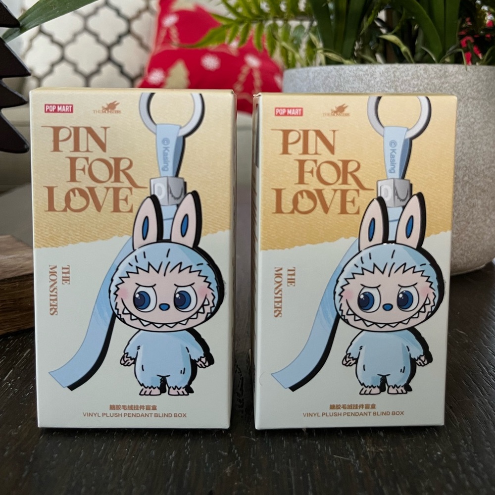 Labubu Pin for Love Keychain - Blue and White